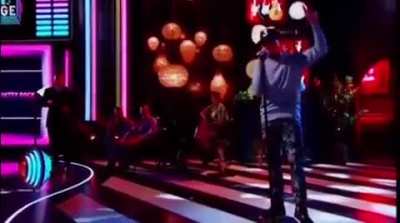 Chance the rapper performing "it's getting hot in here" in a country style
