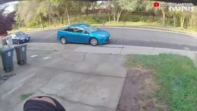 This disgusting &amp; despicable food delivery guy contaminating somebody’s order