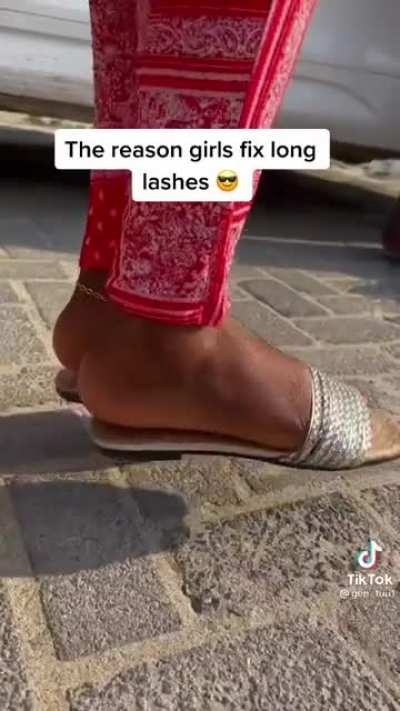 The reason some girls fix long eyelashes ?