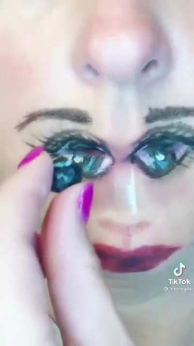 Hungry eyes ?