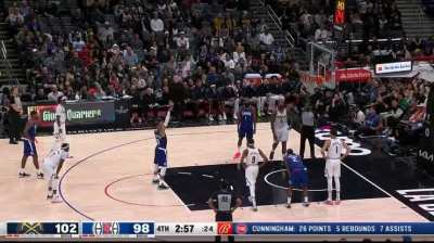 [Highlight] Clippers' fans have a visceral reaction to Russell Westbrook's free throw attempt in crunch time.