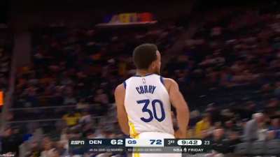 [Highlight] Steph Curry so excited about making his shot he slips and falls