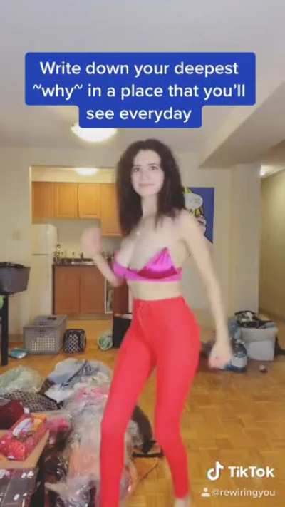 Life Advice From a Girl Whose Boobs Are Falling Out ?