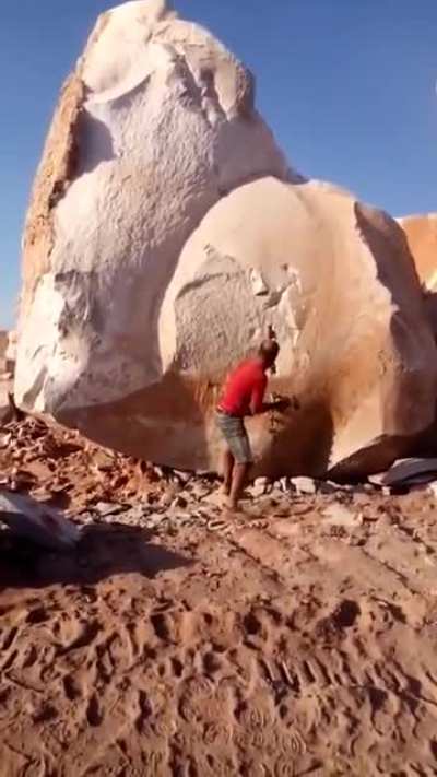 Splitting a giant rock ?