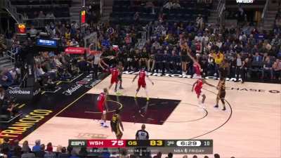 [Highlight] Jonathan Kuminga takes flight in between the bodies of Kyle Kuzma and Daniel Gafford for the Putback Jam