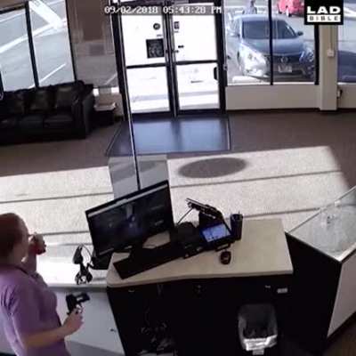 Robber with butterfingers