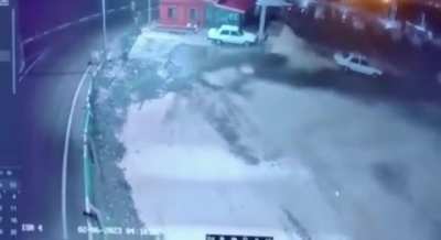?This video captured by a home security camera reveals the intensity of the first major tremor that shook Turkey on February 6. While the vibrations of the camera are considerable, cars give an idea of the magnitude.