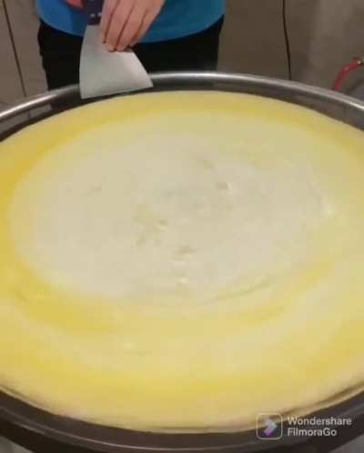 Beautiful process of making "Jian Bing", a Chinese street food