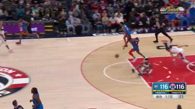[Highlight] Deni Avdija accidentally hyperextends Jordan Goodwin’s knee while flexing and proceeds to create a 3v5 bucket for the Thunder to take the lead