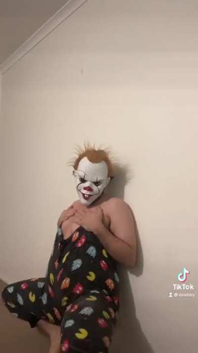 I don’t even know how to explain this video… Pennywise gone wild? What is wrong with my for you page! Haha