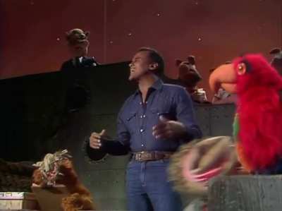 Harry Belafonte attempts to the sing "The Banana Boat Song" with Fozzie and the rest of the Muppets, in 1979