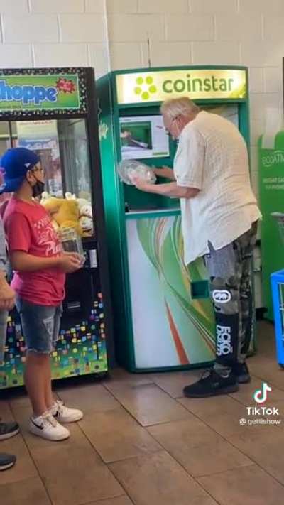 Staged good deed featuring your child AND a (possibly?) veteran! ?