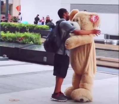 Free hugs ?