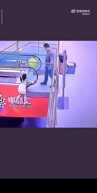 When you don’t know how to properly use an escalator..