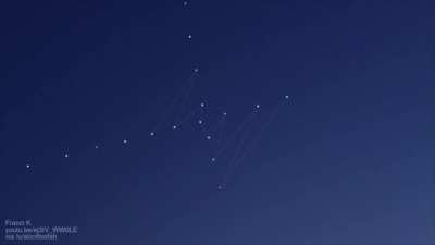 Satellite internet "trains" test their laser communication system while crossing each other in the night sky