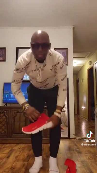 To pronounce and wear Balenciaga's