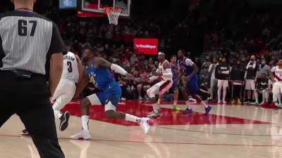 [Highlight] CJ McCollum banks in the floater to beat the 2nd quarter buzzer