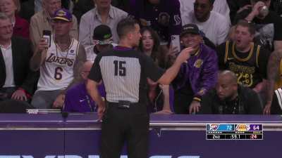 [Highlight] The 24 second shotclock malfunctions and causes the game to stop