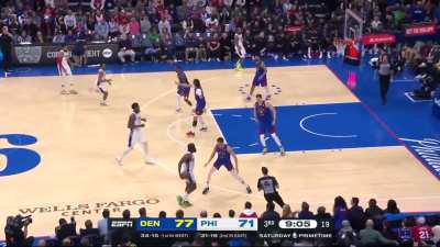 [Highlight] Jokic caught on an island guarding the Harden Embiid P&amp;R