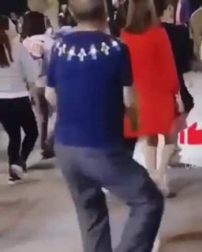 Dancing into the weekend like.... he’s got some moves!!! ? ?
