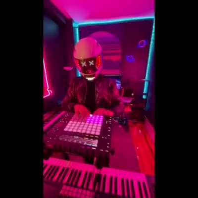 Doja cat “Kiss me More” - Invisible Friends