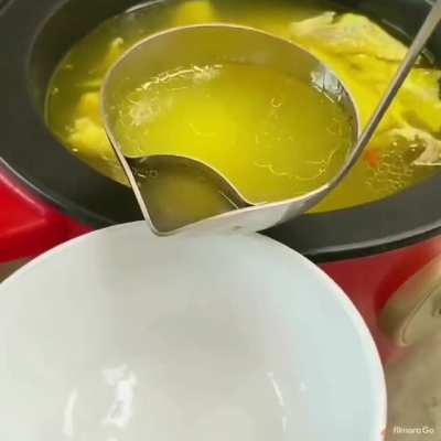 An oil skimming ladle