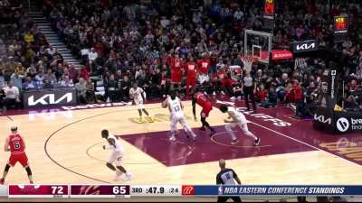 [Highlight] Andre Drummond with another Shaqtin entry. Drummond gets free from Allen but misses the wide-open dunk.