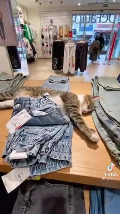 Retail associate