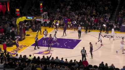 [Highlight] Austin Reaves wills the ball into the basket with 0.1 secs left on the shot clock but basket is waived off