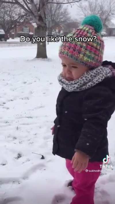 Babygirl doesn't like the snow