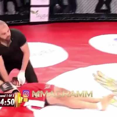 Cocky MMA fighter gets KOed in 5 secs