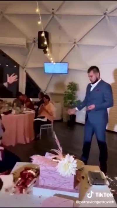 Embarassing moment at a wedding (stolent on r/fightporn)