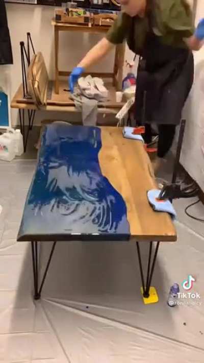 Coffee table waves