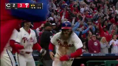 [Highlight] The Phillies come back in the 9th and Bryson Stott walks off the Reds win an RBI single