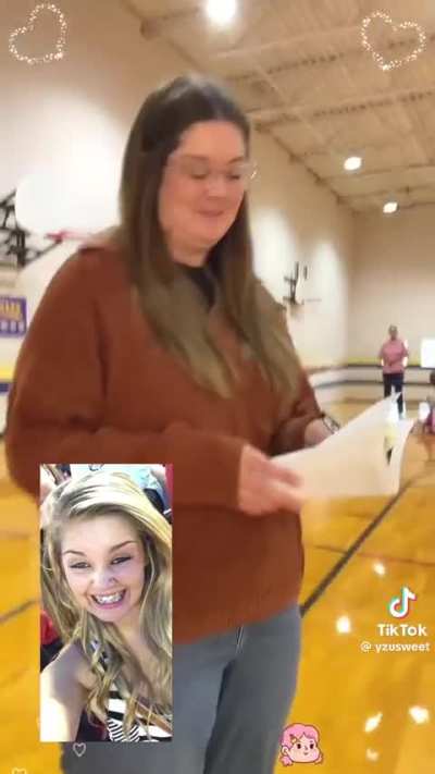 Surprising teachers with their old photos and asking for an autograph ✍️✍️?️?️