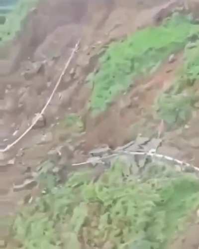 ? Landslide takes away the road in Himachal, India.