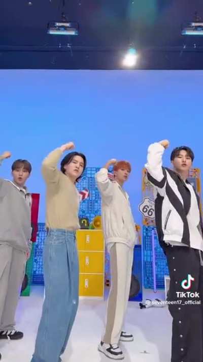 Bts Suga doing Seventeen #Bss_fighting challenge ❤️‍?