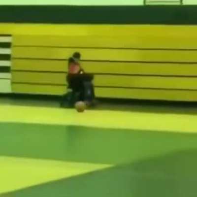 WCGW trying to play basketball?