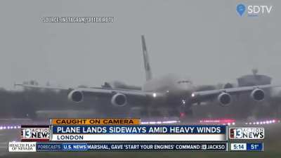 Heavy winds forces plane to land sideways ?