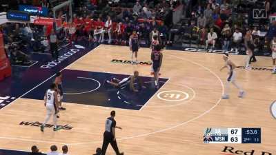 [Highlight] Jeremy Sochan draws the foul on the floor and ...celebrates... with the floor