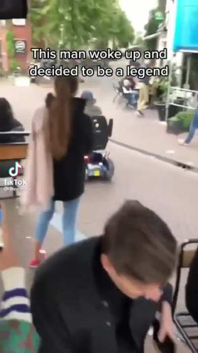 A cool funny Amsterdam guy, giving tips to people