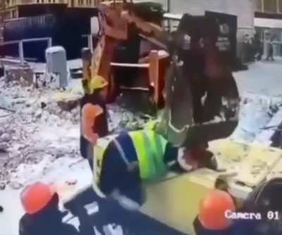 Excavator seems sus
