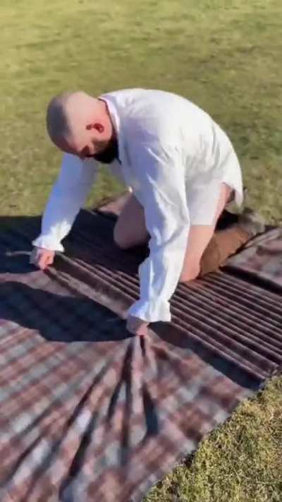 How to fold and wear "the great kilt".
