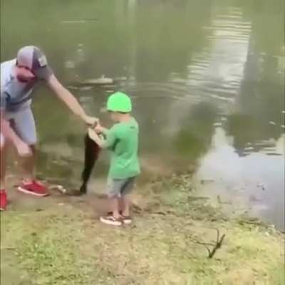 Child brings in hugeee fish
