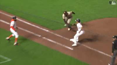 [Highlight] Buster Posey scores to give the Giants the lead on a bad pickoff attempt by Jake Arrieta