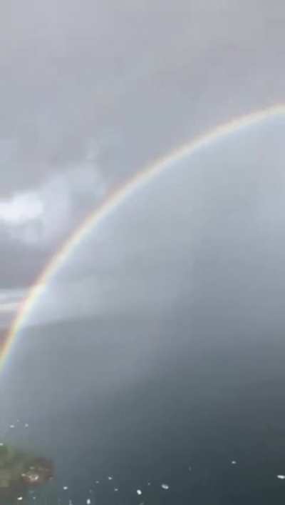 ?This is a complete view of the rainbow