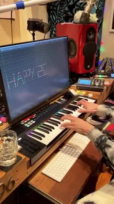 writing "happy 2021" in MIDI by playing the keyboard... and it sounds great!
