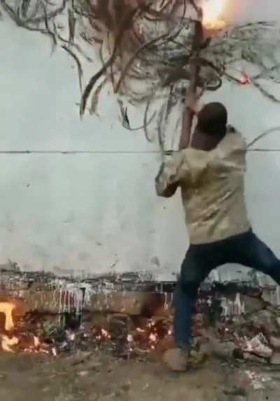 Drawing with fire. Wait 'till the end to see the result. ???