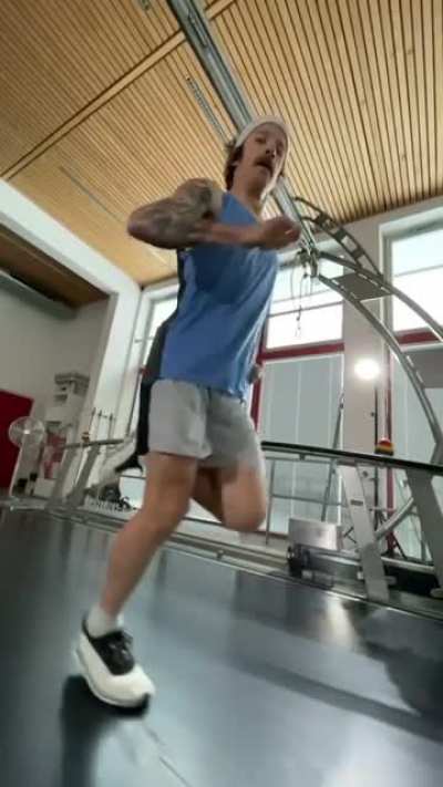 Biggest treadmill ever ! So spacious !