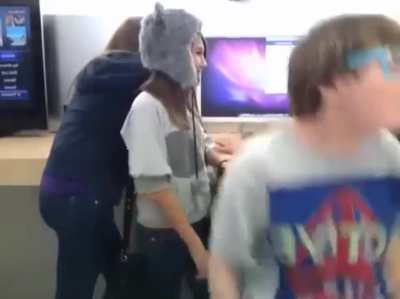 This kid got some moves .. Dancing like there's no watching him .. I love it !